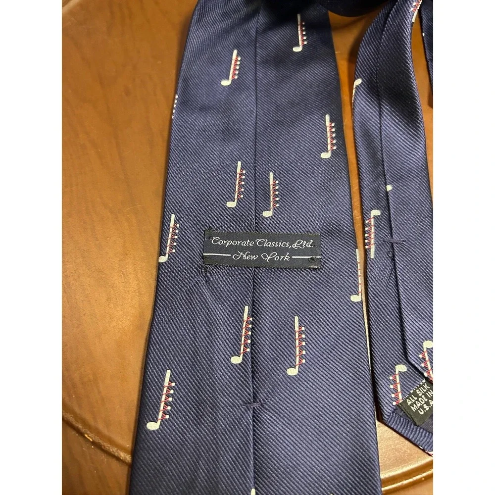 Corporate Classics Ltd New‎ York Blue Men's 100% Silk Tie Music Note Necktie USA
